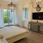 Луксозна вила Luxury In *